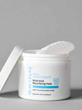 SKINN Multi-Acid Resurfacing Pads – White with Light Blue Accents